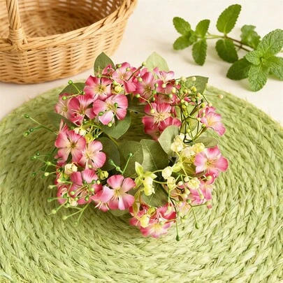 Corona de margaritas con velas y hojas verdes para decorar bodas, fiestas y festivales.