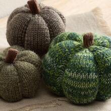 Knit Pumpkins Set Of 5, Fall Favorite, Gifts Women, Autumn Bowl Fillers Fall Farmhouse Tier Tray Decor, Decorative Pumpkins Friend Autumn Set - 多尺寸杜松 - 查看 3