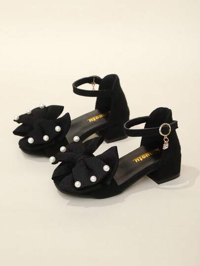 1双女童厚底凉鞋，布面鞋面，蝴蝶和珍珠装饰，金属搭扣，水钻点缀，圆头，轻便灵活的厚底，增高设计，时尚百搭，适合3-15岁女孩，公主风休闲凉鞋，适合日常穿着，春夏新品