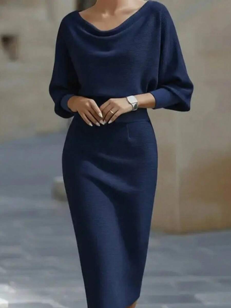 这款欧美女士时尚优雅长袖连衣裙，采用V领、垂褶领和蝙蝠袖设计，收腰剪裁，性感、优雅、休闲，适合春秋季穿着。 - 藏蓝色 - 查看 1