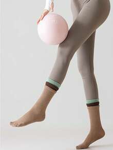 1 paire de chaussettes de yoga blocs de couleurs pour femmes, chaussettes mi-mollet antidérapantes professionnelles pour le pilates, convenant pour le port au sol lors de sports de printemps/été - Multicolore - Voir 2