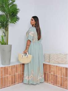 Women's Plus Size Printed Maxi Dress With Buttons Covered In Viscose Linen. - 寧靜藍 - 查看 4