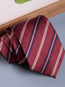 1条酒红色条纹学院风夹式领带，适合日常、校园、街头、毕业照等场合。 - 彩色 - 查看 7