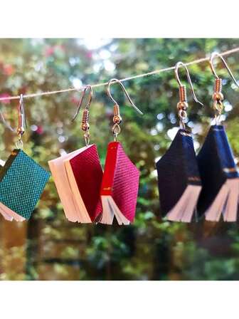 A Pair Of School-Year Opening Season Three-Dimensional Book-Shaped Pendant Earrings, Stylish, Fashionable And Novel. Creative Earrings Suitable For Both Men And Women For Daily Wear.