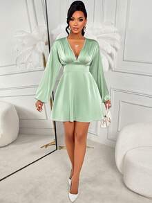 AIJ Amarilo 女士绿色缎面深V领灯笼袖褶皱喇叭迷你连衣裙 – 优雅的婚礼宾客礼服，完美适用于情人节约会、早午餐、春季鸡尾酒会和嘉年华装扮 - 薄荷綠 - 查看 5