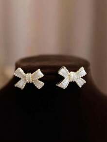 3件套优雅仿珍珠蝴蝶结项链耳环首饰套装，专为女性设计，适合搭配婚纱和晚礼服，是情人节、母亲节送给女友、母亲的理想节日礼物。 - 蝴蝶結款 - 查看 4