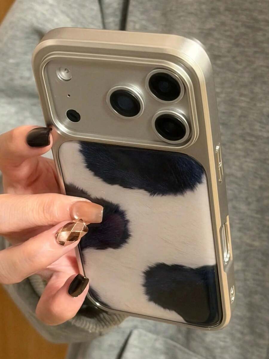 奢华时尚奶牛纹手机壳，带蝴蝶结吊坠，兼容 17 Pro Max、17 Pro、17、17 Air、16 Pro Max、16 Pro、15 Pro、15 Pro Max、14 Pro、13 Pro Max、13 Pro、16、15、14、13，可爱防震，银色边框环氧树脂保护套 - 黑白乳牛紋 - 查看 1