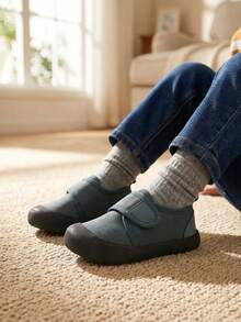 1 Pair New Style Toddler Boys' Green Fashion Minimalist Flat Sneakers, Hook And Loop, Round Toe, Comfy, Lightweight, Casual Baby Shoes, Suitable For Daily Outings, School Outfits, Daily Exercise And Play, Back-To-School Season, Spring, Summer And Autumn - Dark Green - View 1