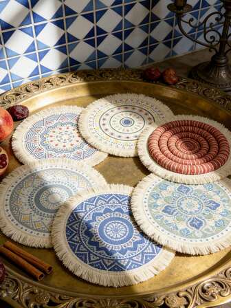 1 st matunderlägg, tygvävd rund matta, isolerings- och skållningsskyddsmatta för hemkök, bordsunderlägg med tofs, bordsunderlägg med tofs, geometriskt mönstrat tofsunderlägg, kort tofsunderlägg, rund tofsunderlägg, reptålig bordsunderlägg, slitstark och smutsavvisande underlägg