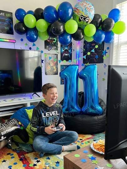 27件套游戏主题派对装饰气球套装，32英寸绿色/蓝色0-9数字、足球、游戏手柄气球，适用于生日派对装饰 | 游戏玩家生日气球装饰 | 电子游戏派对装饰游戏气球 | 游戏玩家气球装饰，18英寸圆形“生日快乐”铝箔气球