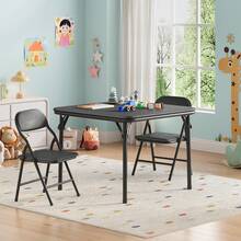Juego de mesa y 2 sillas para niños, mesa de actividades con respaldo, cuero sintético fácil de limpiar y estructura de acero, muebles infantiles con esquinas redondeadas y reposapiés antideslizante para hogares, aulas y guarderías. - Negro - Ver 1