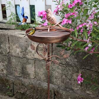 1pc Vintage Outdoor Bird Bath - Made Of Durable Iron, This Rustic Garden Decor Piece Is Easy To Install And Attracts Birds. Suitable For Use As A Feeder In Yards, Patios Or Other Areas, And Features A Weather-Resistant Leaf Pattern Design.