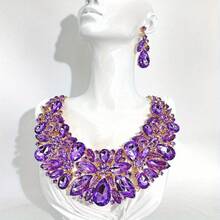 一套优雅的镶钻耳环和项链首饰套装，适合新娘、婚礼、宴会和派对佩戴。 - 珠寶套裝 - 查看 13