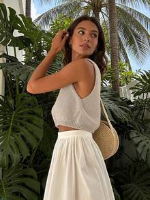 Sylvia 女士夏季基础款极简无袖圆领短款针织背心，面料柔软，休闲舒适，适合海滩、下午茶、约会、音乐节等场合。 - 卡其色 - 查看 3