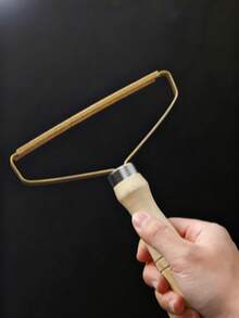 2 piezas Quitapelusas manual portátil - Rasuradora de tela de doble cara, adecuada para suéteres, chaquetas y pelo de mascotas | Mango de madera duradero | Aplicable para sofá, dormitorio, sala de estar, automóvil y ropa | No se requieren baterías - Marrón Mocha - Ver 6