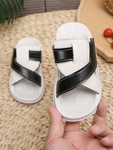 This Season's New Fashion Items | Essential Slippers For Boys And Girls | One Foot Design, Easy To Put On And Take Off, Children Will Put Their Feet Like Clouds In The Coat With Ease | It Is Your Best Companion On Campus/Beach/Red Carpet/Daily Travel And Other Occasions! - Black and White - View 1