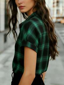 Camisa Xadrez Verde de Manga Curta com Gola para Mulheres - Camisa Xadrez Bicolor Clássica, Adequada para Escritório, Trabalho, Casa e Uso Diário na Primavera, Verão e Férias de Outono - Verde Escuro - Visão 2