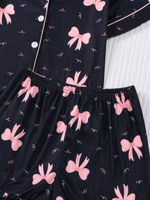 两件套可爱蝴蝶印花女童睡衣套装，黑色底粉色蝴蝶结装饰，休闲家居服套装，包含开襟T恤和宽松弹力腰短裤，适合儿童、青少年，可作居家服、睡衣或礼物。 - 黑色 - 查看 5
