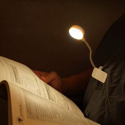 1 pieza Lámpara de escritorio LED mini, luz de libro con pinza alimentada por batería, lámpara de mesa portátil pequeña con 3 modos de iluminación ajustables. Adecuada para escritorio, área de trabajo, oficina, lectura en la mesita de noche, dormitorio, sala de estar, estudio y decoración del hogar.