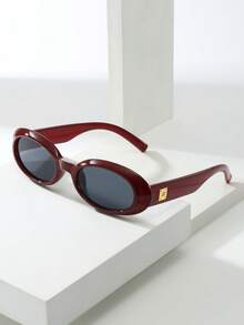 Film gri cadru roșu