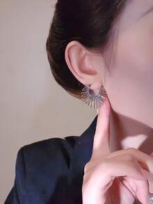1 Pair Fashionable Delicate Personalized Versatile Sunflower Stud Earrings - Earrings - View 2