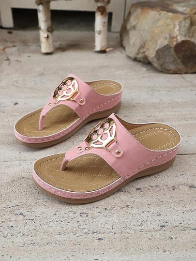 2025夏季新款镂空纯色金属露趾坡跟带大码女式轻便百搭凉鞋