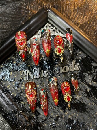 10 st/set handgjorda spetsiga Y2K Baddie-stil nagelklistermärken, svarta & röda cat eye-mönster, guldrosa, tie-dye nagelklistermärken, handmålade hjärtan & fyrverkerier 3D akrylstrass nageldekaler, spegelblanka glansiga självhäftande nagelklistermärken, heltäckande lösnaglar, lämpliga för olika tillfällen och vardagsbruk, utmärkt present till kvinnor och flickor, även lämpliga för nyår och jul, levereras med 1 gelépad och 1 nagelfil