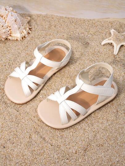 1 par de sandalias casuales de verano para niños, de piel sintética suave y duradera, con tiras bicolor y recortes simples, suela antideslizante, de punta abierta y plana, con correa ajustable, adecuadas para salidas de verano y la playa