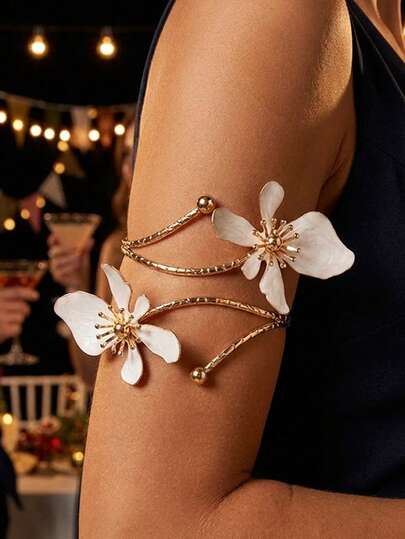 1件金色臂环手镯，白色花卉图案，可调节开口式上臂环。优雅珐琅花朵手镯，适合女性，波西米亚风新娘婚礼派对吸睛首饰礼品。