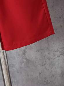 Conjunto infantil masculino casual com camisa de manga curta com estampa de letras e grafite, gola polo e shorts lisos, ideal para primavera/verão. - Vermelho - Ver 7