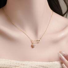 1pc Valentine's Day Fashion Pink Heart Brooch Necklace, Luxury Versatile Heart Necklace, Valentine's Day Gift Necklace