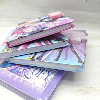 1 st tjejgrupp brevpapper anteckningsbok, anteckningsbok med penna, lösenordslåsbok, barns lösenordslåsbok av papper, nyårspresent, alla hjärtans dag-present, påskpresent (stokastisk stil)