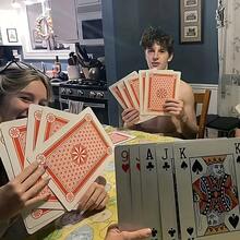 一套巨型超大扑克牌，适合家庭聚会、休闲娱乐、聚会、魔术表演等各种场合。 - 紅色 - 查看 1