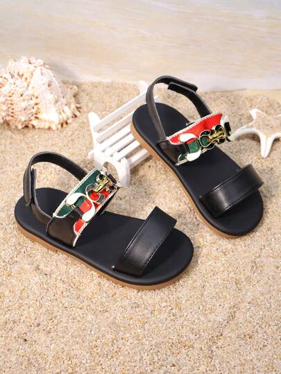 1 Pair Boys' Black + Red & Green Contrast Webbing + Metal Lock Decor Soft Fabric Comfortable Non-Slip Open Toe Low-Top Double Strap + Adjustable Strap Flat Cool Style Children Sandals, Suitable For Summer Outings/Beach
