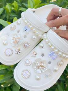 22pcs DIY Garden Shoe Flower Pearl Rhinestone Camellia. 3D Bowknot Shoe Accessories Faux Pearl Chain Detachable Decorative Buttons, Suitable For Beach Shoes, Hollow Shoes, Holiday Gifts, All Seasons - Beige - View 3