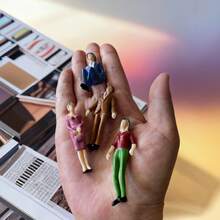 10/20个ABS塑料彩色1:50/30比例微缩人偶，1.43/2.36英寸模型，适用于火车/景观/建筑/博物馆DIY场景制作收藏，可用于立体模型套件、立体模型展示，易于收纳，涂装塑料微缩人偶，包括站姿、坐姿、椅子等，微缩场景/微缩模型，涂装塑料微缩人偶，DIY礼品（款式和颜色随机）