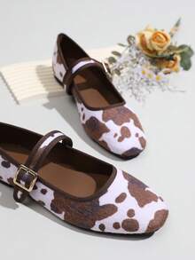 Zapatos planos nuevos para mujer, diseño de punta cuadrada de moda, decoración con hebilla de metal, tela de vaca estampada y suave, cómodos bailarinas Mary Jane, adecuados para uso diario, caminar, trabajo, vacaciones, fiestas y eventos de moda. Se pueden combinar con vaqueros, faldas, vestidos y atuendos casuales. Cómodos y despreocupados. - Café integral - Ver 9