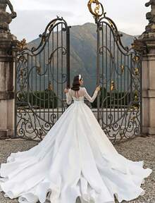 Elegant High-Neck Long Sleeve Wedding Gown In Timeless White Featuring Chic Lace Panels And Graceful A-Line Floor-Length Silhouette – Sophisticated Bridal Dress With Flowing Skirt And Refined Charm, Perfect For Weddings, Christmas Galas, Halloween Balls, Holiday Celebrations, Prom Nights, Birthday Events, And Special Occasions. Suitable As A Bridal Dress, Evening Gown, Formal Party Attire, Vacation Outfit, Dinner Ensemble, Graduation Dance Dress, Cocktail Party Dress, Bridesmaid Gown, Wedding Guest Attire, Anniversary Gown, Engagement Party Dress, New Year's Eve Gala Dress, And Festive Gathering Ensemble. Designed With A Flattering High Neckline And Delicate Lace Details For A Dreamy, Feminine Look That Captures Timeless Elegance. - 白色 - 查看 2