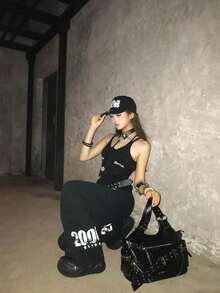 1 chiếc túi biker đính đinh tán kiểu cổ điển, túi tote đeo vai phong cách Y2K cá tính, túi đeo vai đường phố cá nhân hóa, túi đựng đồ cao cấp dành cho sinh viên, túi đeo chéo tối giản tiện dụng, phù hợp cho công việc hàng ngày, đi học, mua sắm, du lịch, đi làm. - màu đen - Xem 6