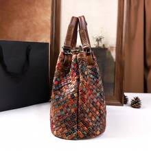 时尚旅行编织手提包，大容量单肩包，随机撞色水桶包，通勤包，头层牛皮和真皮女士包 - 彩色 - 查看 5