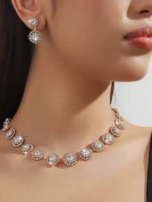 مجموعة قلادة أنيقة من 3 قطع مرصعة بالكريستال للعرائس والسيدات، مجموعة مجوهرات فاخرة مناسبة للأعراس وهدايا أعياد الميلاد والحفلات - فضي ZT4067 - مشاهدة 13