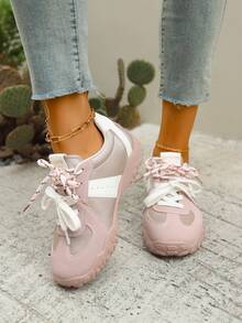 女士休闲运动鞋，防滑鞋底，时尚百搭，轻便透气；舒适简约的运动鞋，适合徒步旅行等户外活动。