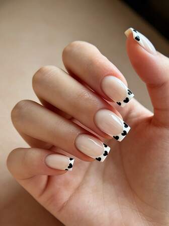 Mejora tu apariencia instantáneamente con las uñas postizas de tamaño mediano y forma cuadrada. Uñas minimalistas con puntas francesas negras de amor, de cobertura completa, para mujeres y niñas. Incluye 1 hoja de pegatinas adhesivas y 1 lima de uñas mini. Adecuado para fiestas, citas y uso diario en la oficina. Se envía aleatoriamente con pegamento de gelatina.