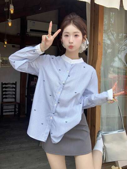 蓝白条纹蝴蝶结印花长袖衬衫，韩版宽松优雅圆领上衣，春夏款（印花图案可能有所不同）