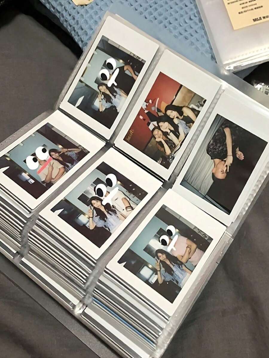 1本120格透明相册，可收纳照片、电影票、明星卡片和明信片，也可作艺术剪贴簿使用