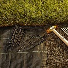 GardenMate Paquete de 50 estacas de  de jardín en Forma de U de Calibre 11 de 6 Pulgadas y 11 Grapas de césped para anclar Tela de Paisaje - Gris - Ver 3