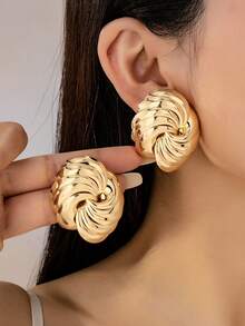 2pcs Exaggerated Geometric Pleated Oval Stud Earrings, Fashionable For Women Street & Party Wear - Gold - View 8