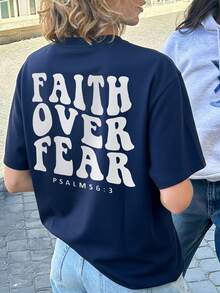 女士休闲度假圆领短袖T恤，印有标语，适合度假穿着。图案T恤，有白色、黑色、粉色可选，适合度假穿着。