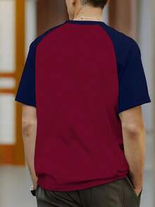 1件男士时尚印花休闲插肩袖T恤，圆领，常规版型，百搭设计，适合所有季节 - 酒紅色 - 查看 2