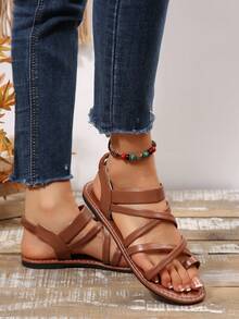 Nouvelles sandales plates à brides croisées pour femmes grandes tailles, ouvertes sur les orteils. Simples, confortables, casual, à enfiler. Chaussures de mode pour la plage, les vacances et l'été - Tabac - Voir 5